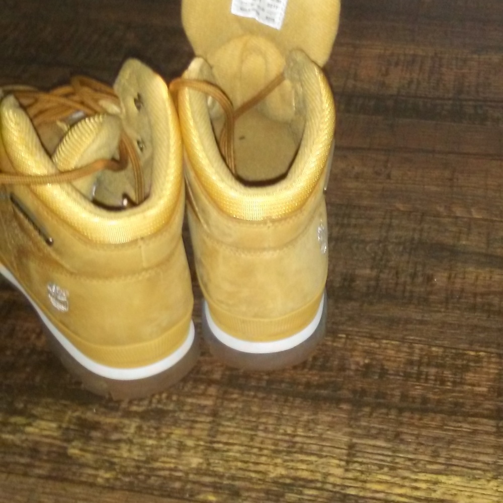 SOLD Timberland Suede boots wheat size 5 boys - Picture 4 of 5